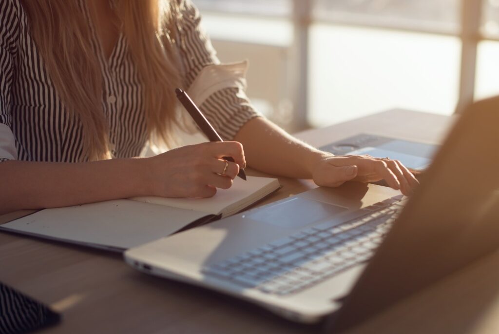 Cindy Couyoumjian Details How Professionals Can Turn Their Knowledge Into a Published Book