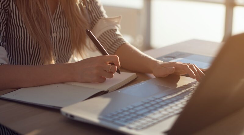 Cindy Couyoumjian Details How Professionals Can Turn Their Knowledge Into a Published Book